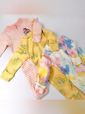 Old Navy Baby 0-3M Footed Pajamas 3 Pack Rainbow Tie Dye Sleepers